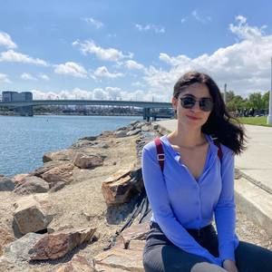 Meet your Posher, Monica